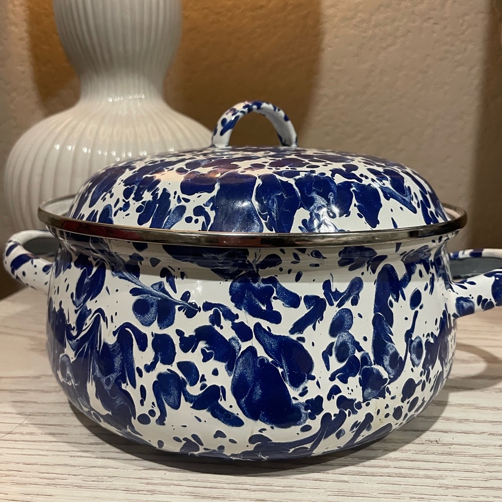 golden rabbit enamelware dutch oven